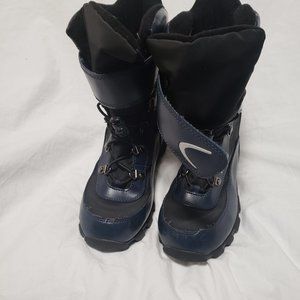 A Pair of Boy's Navy Blue Snow Boots Size 3